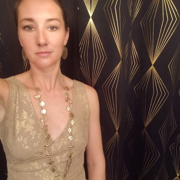 Meet your Poshers, Veronica and Rebecca - Picture 3 of 3